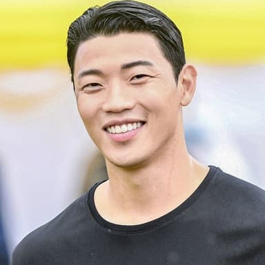 Hwang Hee-chan - Wolverhampton Wanderers Player