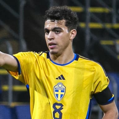 Yasin Ayari - Brighton and Hove Albion Player